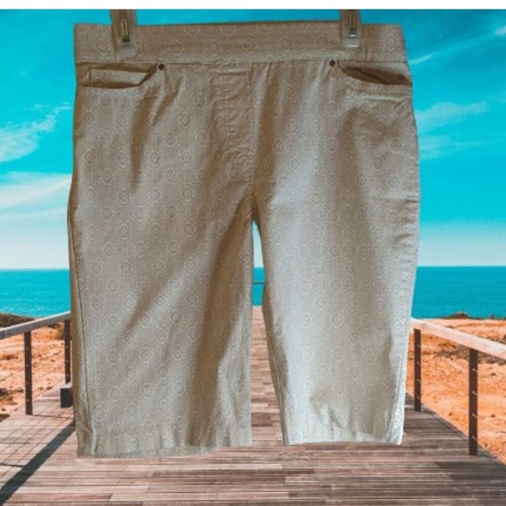 89th + Madison medium elastic waistband tan & white rayon blend stretch. spring